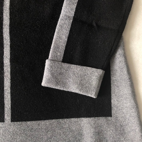 GEOMETRIC Paneled Sweater - Picture 8 of 11